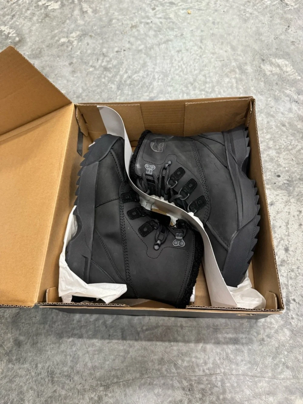 SOREL Men's Scout 87 Lux Waterproof Hiking Boot  Size 9